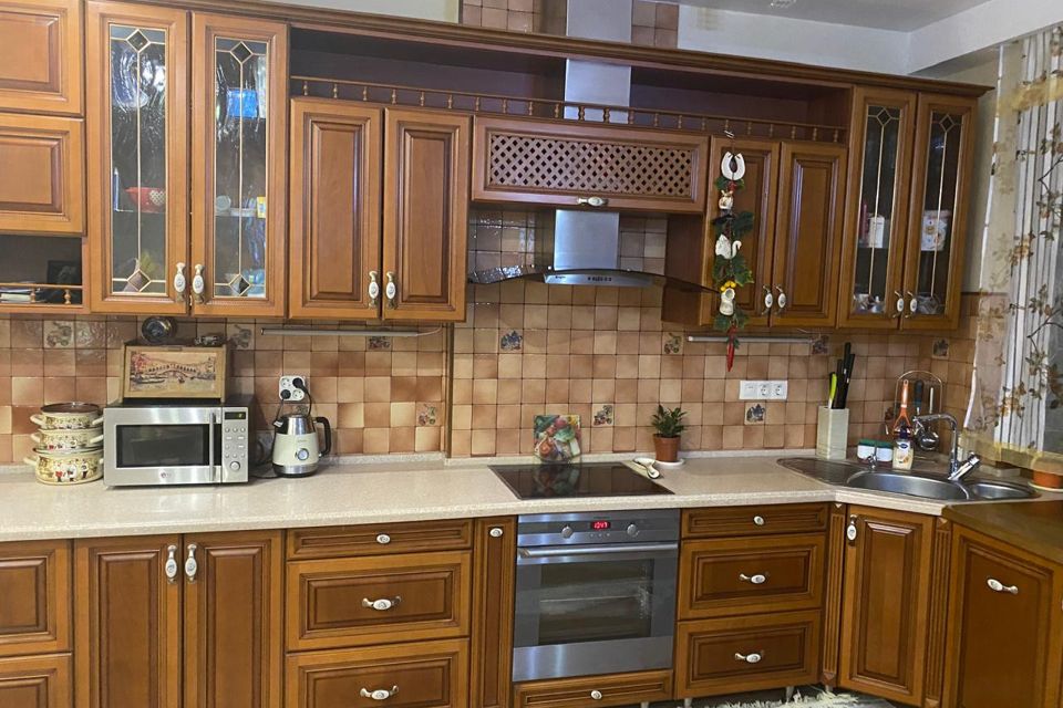 Продаётся 3-комнатная квартира, 229.5 м²