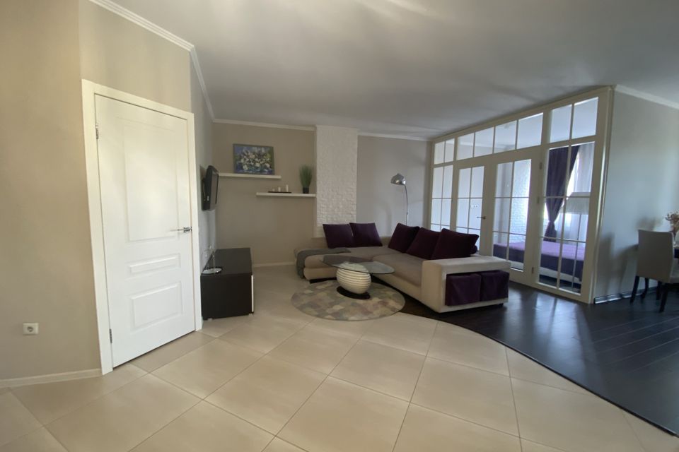 Продаётся 1-комнатная квартира, 63 м²