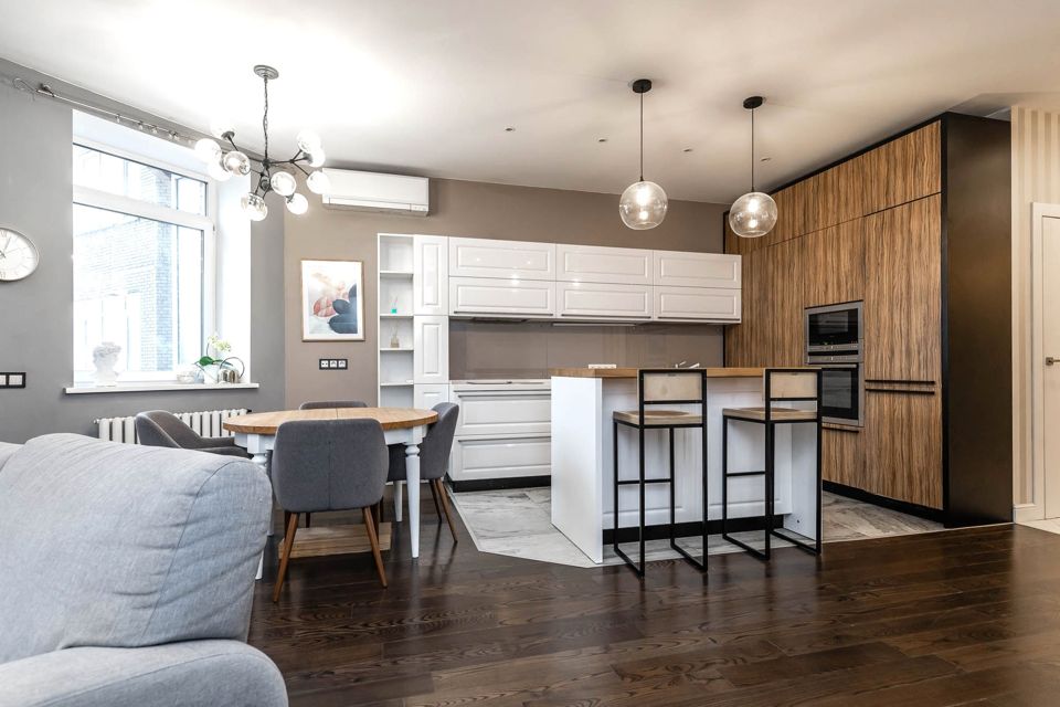 Продаётся 4-комнатная квартира, 135 м²