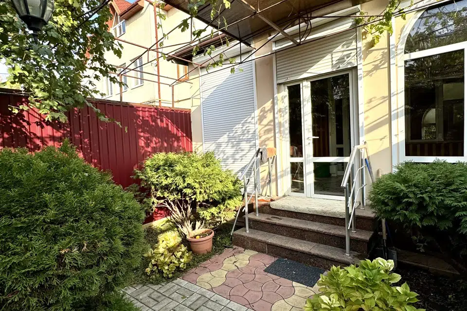 Продаётся таунхаус, 3-эт., 220 м²