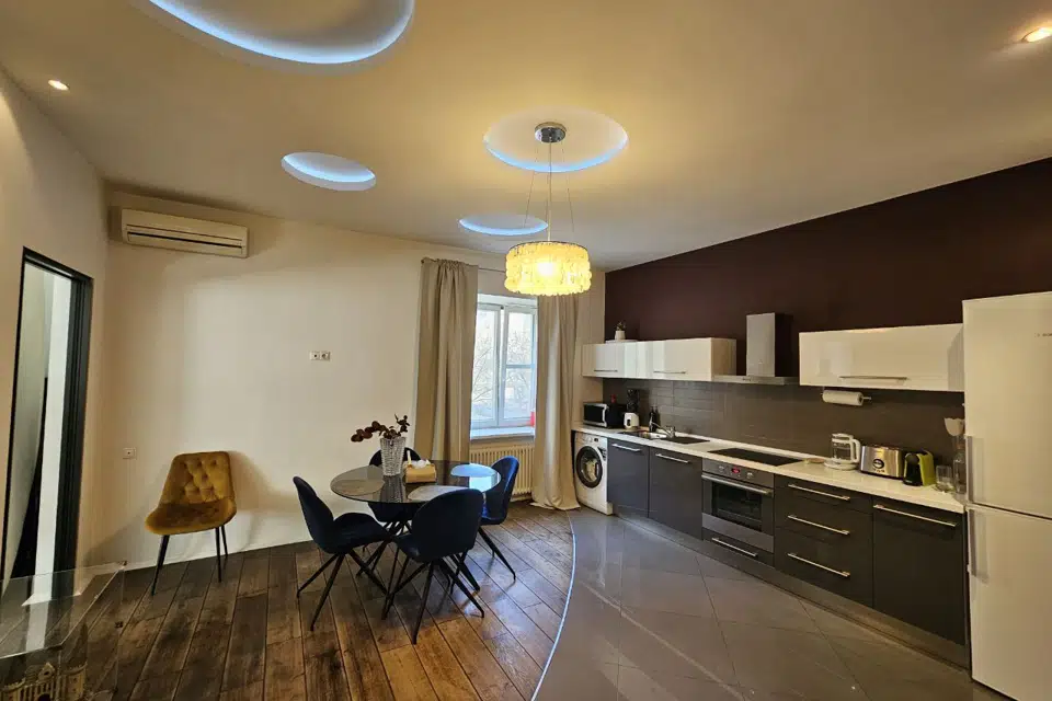 Продаётся 2-комнатная квартира, 90 м²