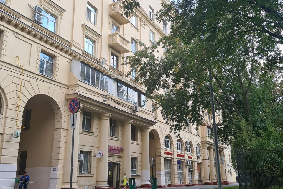 Продаётся 4-комнатная квартира, 143 м²