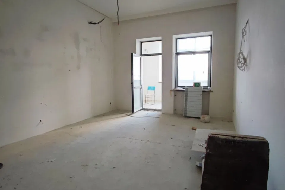 Продаётся 3-комнатная квартира, 178 м²