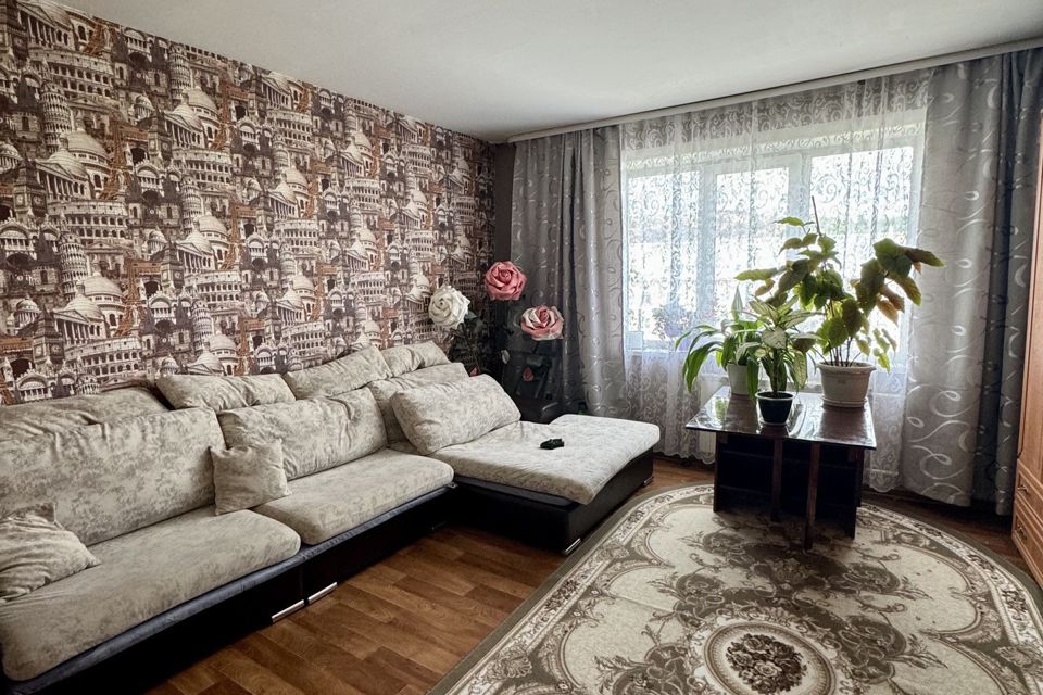 Продаётся 4-комнатная квартира, 100 м²