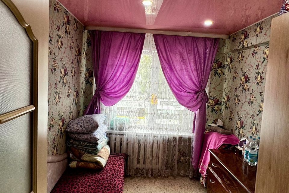 Продаётся 4-комнатная квартира, 60 м²
