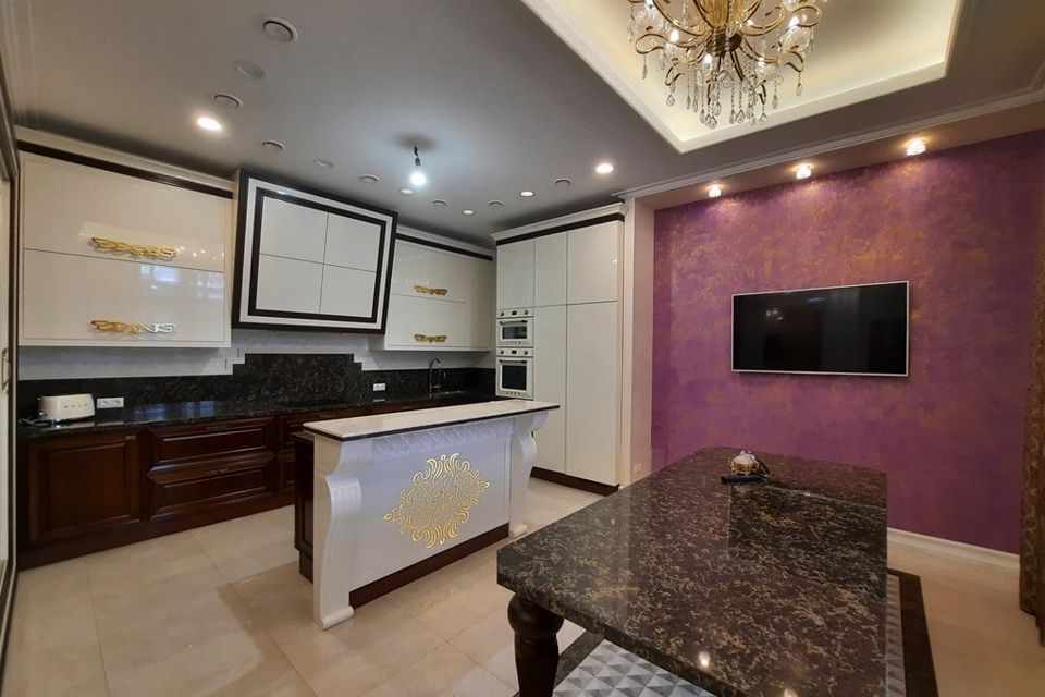 Продаётся 3-комнатная квартира, 146.2 м²