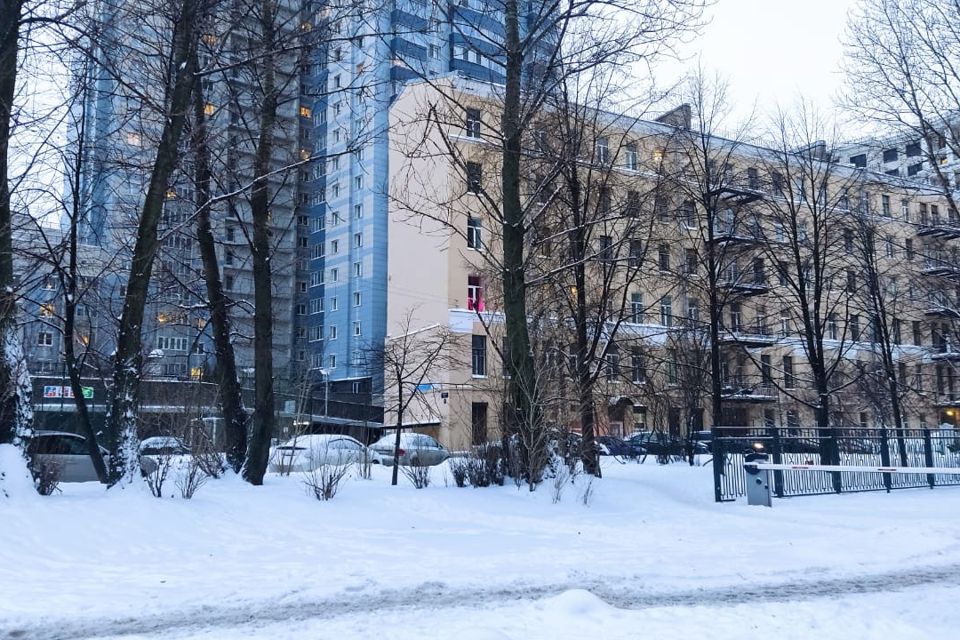 Продаётся 4-комнатная квартира, 107 м²