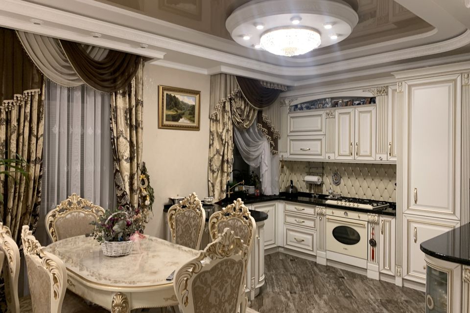 Продаётся 3-комнатная квартира, 113 м²