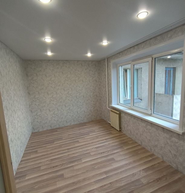 Продаётся 3 комнаты в 4-комн. квартире, 38.2 м²