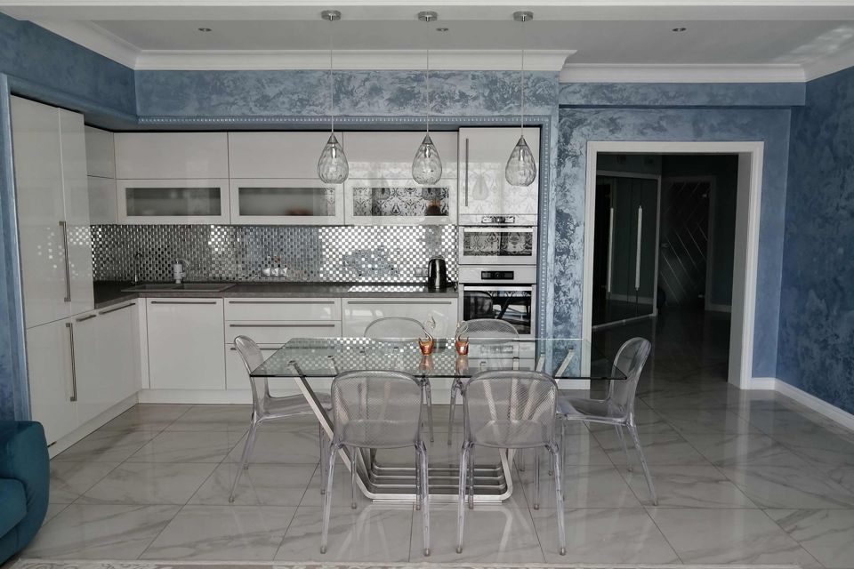 Сдаётся 4-комнатная квартира, 152 м²