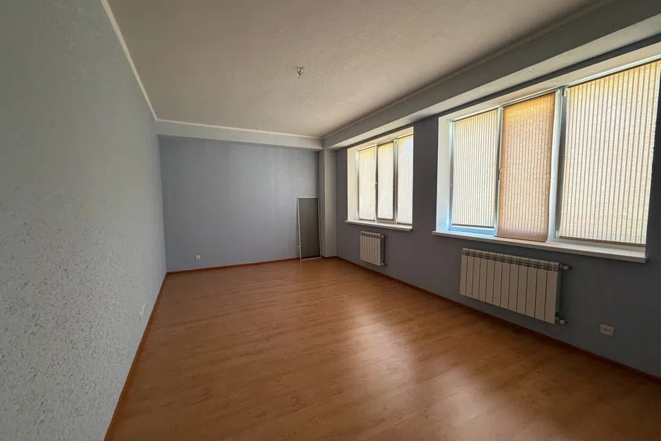 Продаётся 5-комнатная квартира, 320 м²