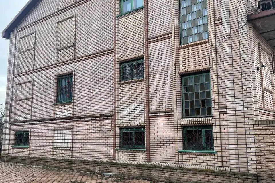 Продаётся 4-этажный дом, 400 м²