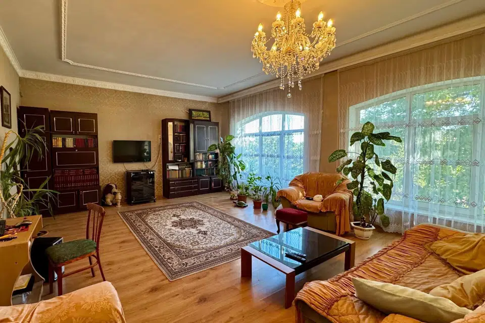 Продаётся 3-этажный дом, 247.2 м²