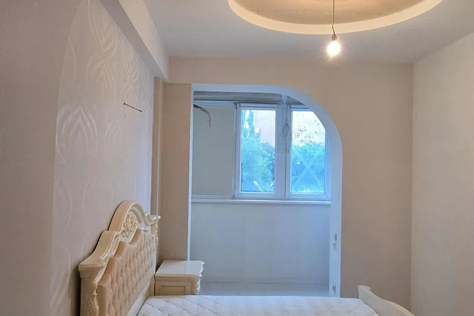 Продаётся 1-комнатная квартира, 53 м²