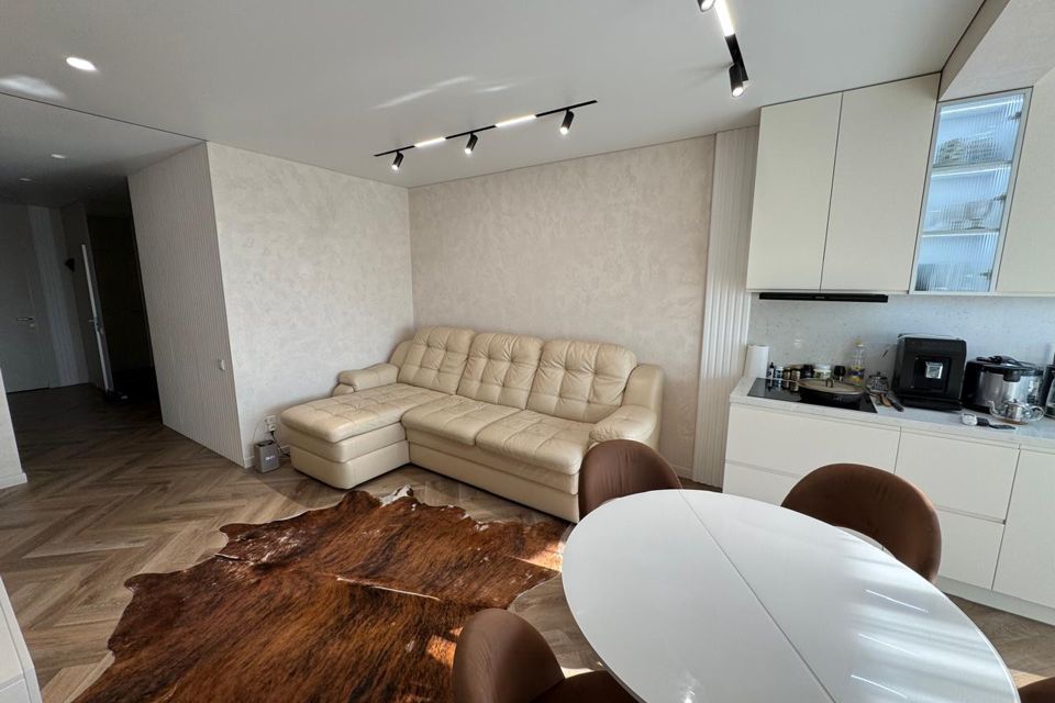 Продаётся 4-комнатная квартира, 110 м²