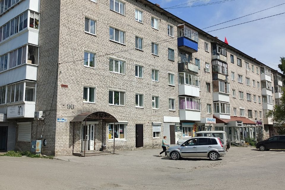 Продаётся 4-комнатная квартира, 60.4 м²