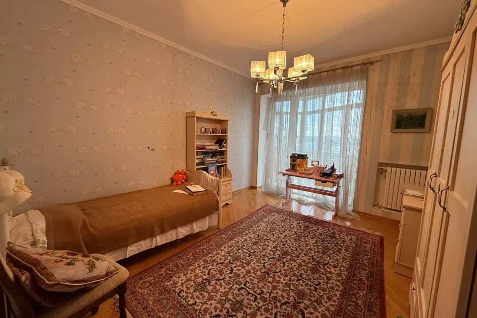 Продаётся 4-комнатная квартира, 150 м²