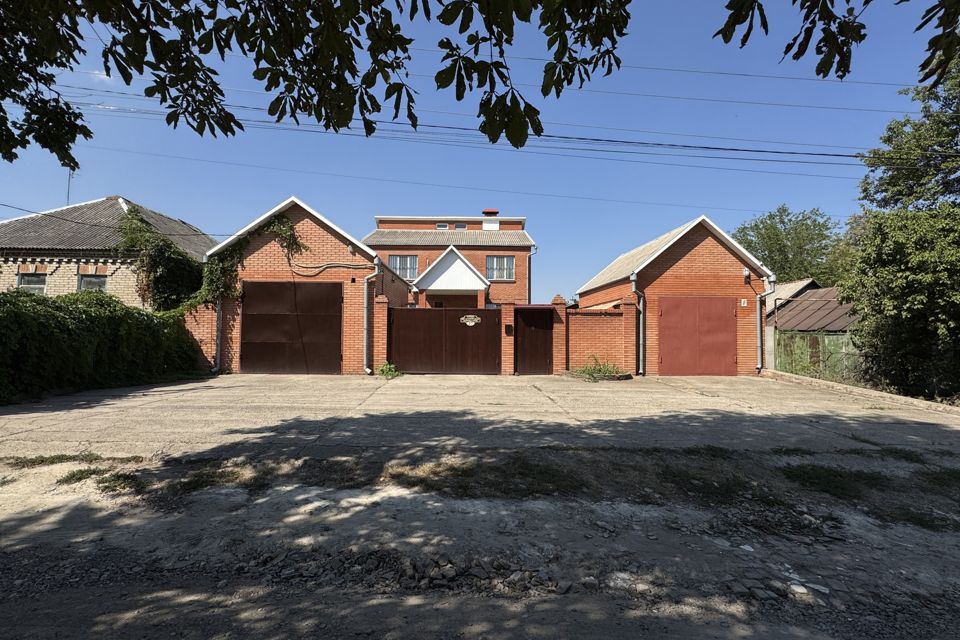 Продаётся 3-этажный дом, 570 м²