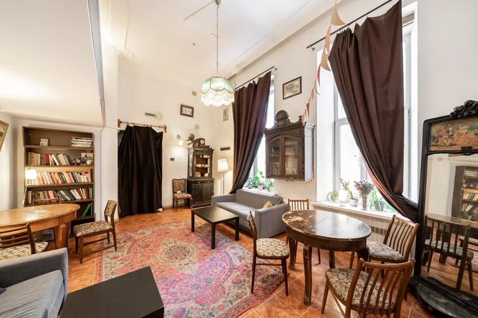 Продаётся 5-комнатная квартира, 238 м²