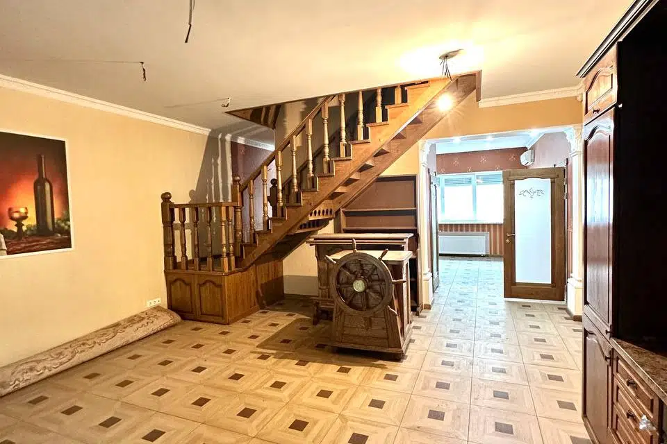 Продаётся таунхаус, 3-эт., 335 м²