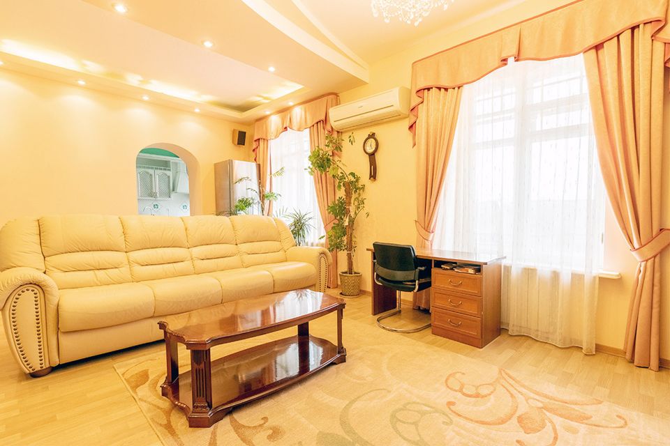 Продаётся 3-комнатная квартира, 102 м²