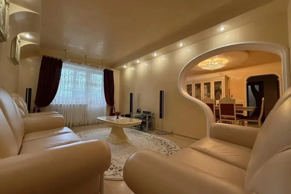 Продаётся 5-комнатная квартира, 130 м²