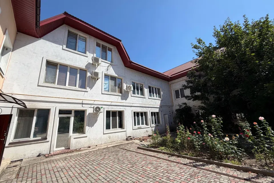 Продаётся 5-комнатная квартира, 320 м²