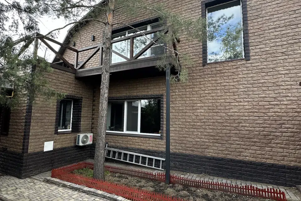 Продаётся 2-этажный дом, 210 м²