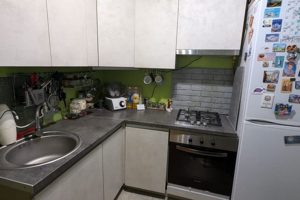 Продаётся 4-комнатная квартира, 62.1 м²