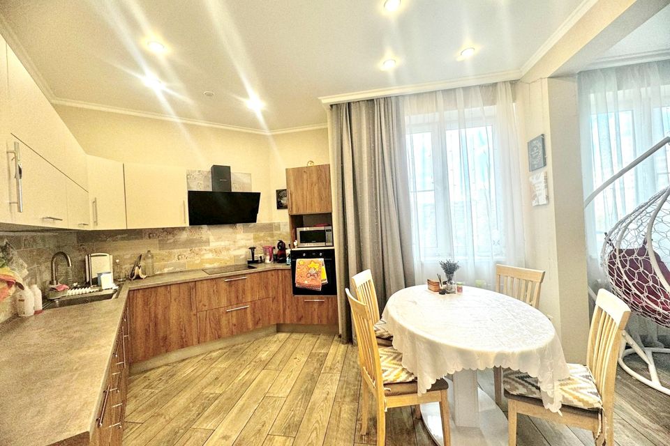 Продаётся 3-комнатная квартира, 110 м²