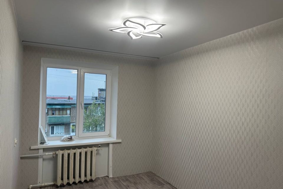 Продаётся 4-комнатная квартира, 60.5 м²