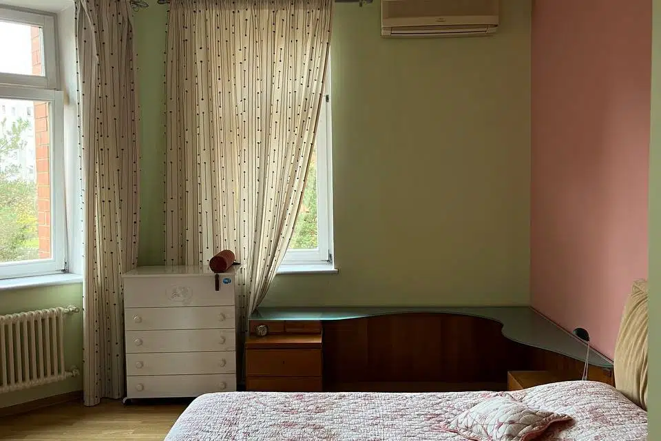 Продаётся 4-комнатная квартира, 145.9 м²