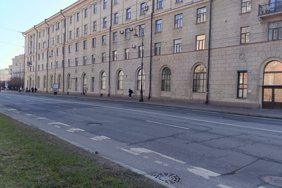 Продаётся 3-комнатная квартира, 111.2 м²