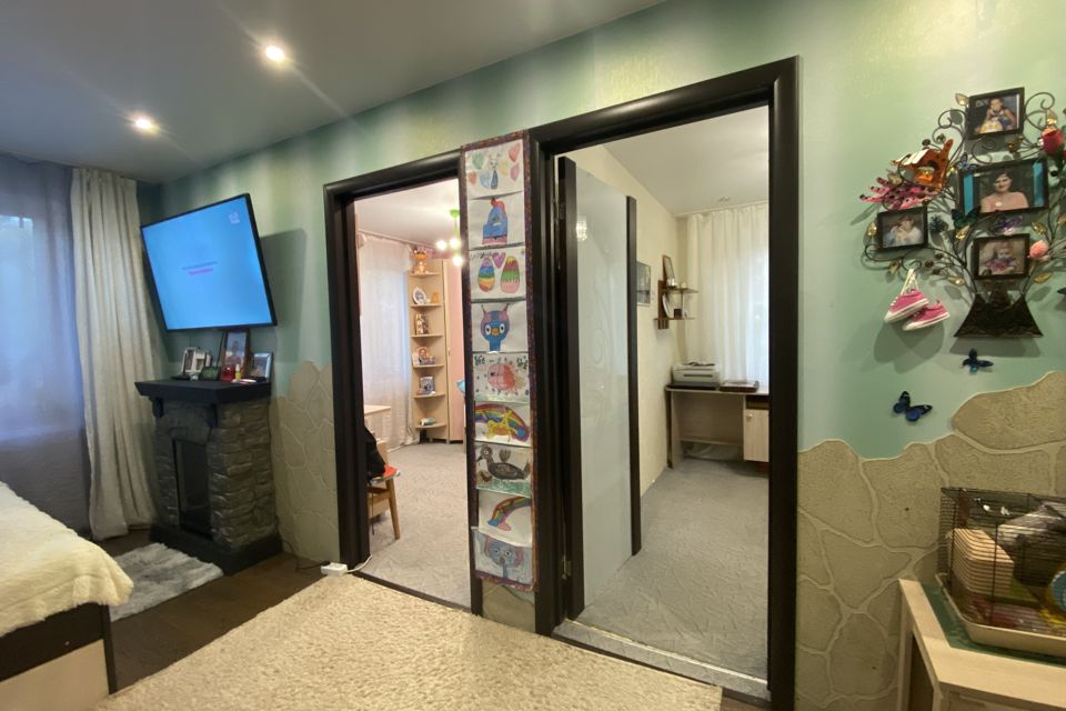 Продаётся 3-комнатная квартира, 49.3 м²