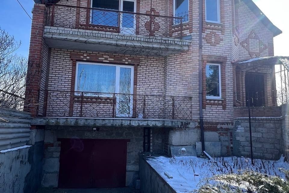 Продаётся 2-этажный дом, 290 м²