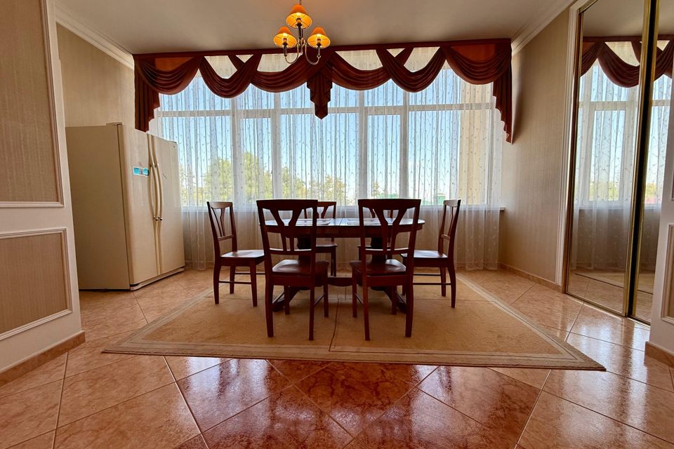 Продаётся 3-комнатная квартира, 120.5 м²