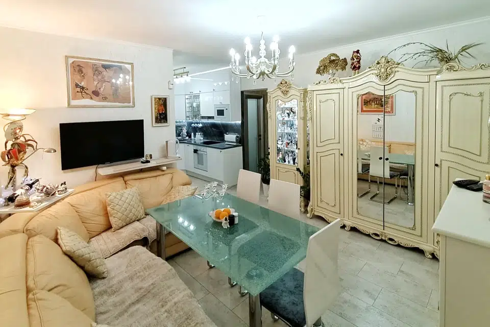 Продаётся 4-комнатная квартира, 100 м²
