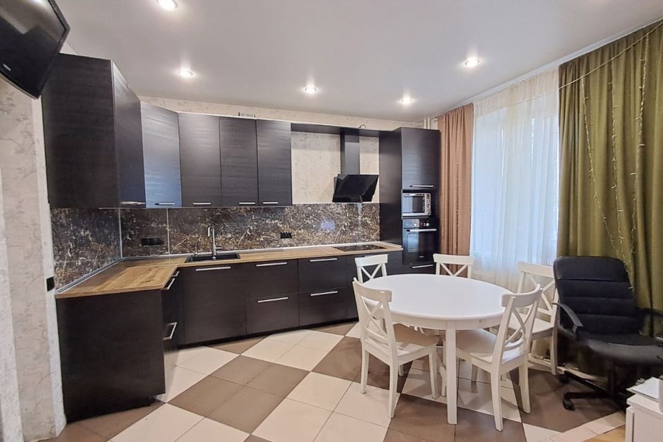 Продаётся 4-комнатная квартира, 103 м²