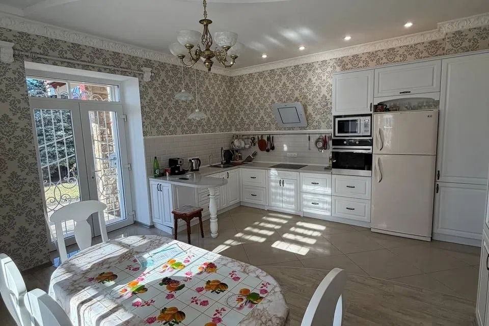 Продаётся 2-этажный дом, 292 м²