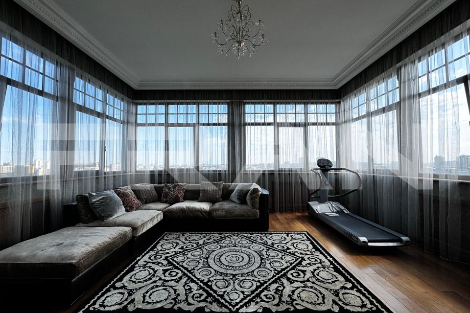 Продаётся 3-комнатная квартира, 144.6 м²