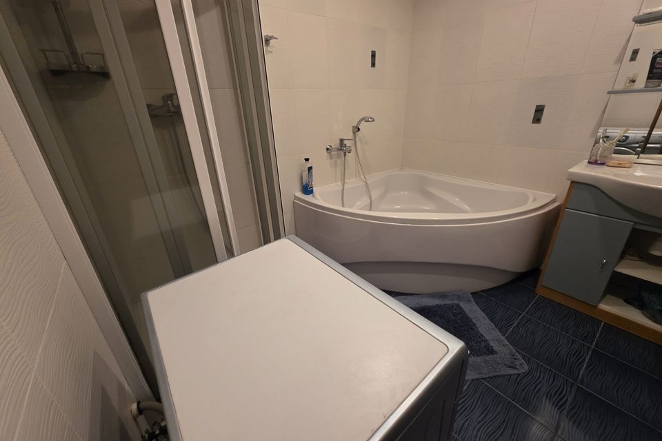 Продаётся 3-комнатная квартира, 104 м²