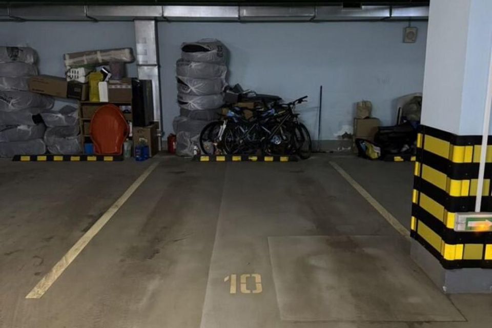 Продаётся машиноместо, 18 м²