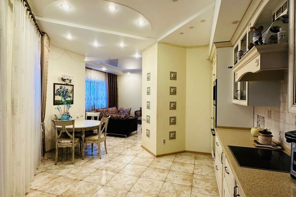 Продаётся 4-комнатная квартира, 137.1 м²