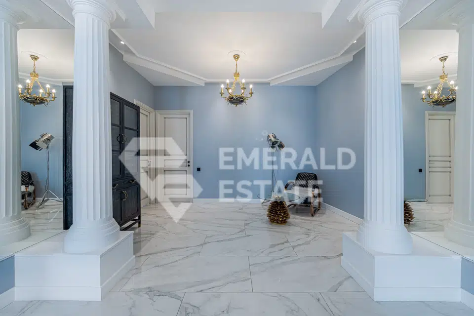 Продаётся 4-комнатная квартира, 143 м²