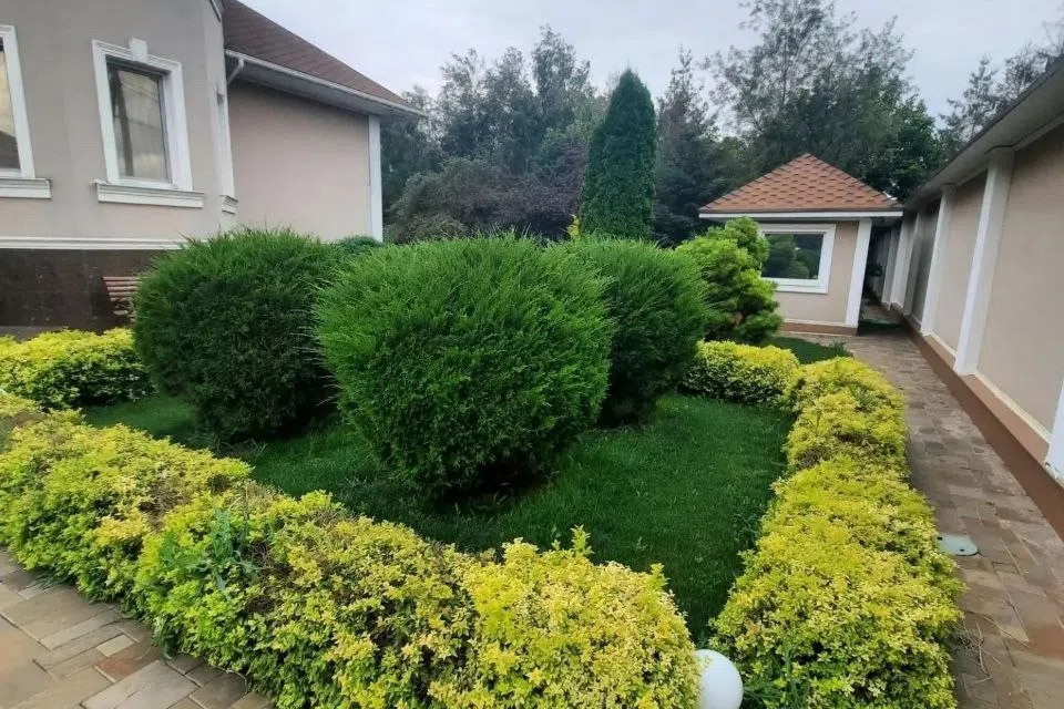 Продаётся 3-этажный дом, 560 м²
