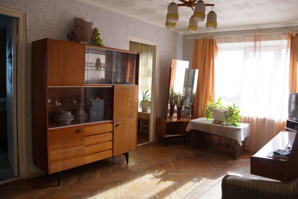 Продаётся 4-комнатная квартира, 62.4 м²