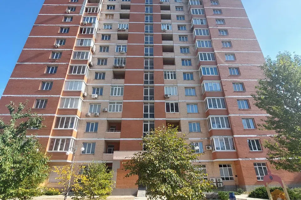 Продаётся 4-комнатная квартира, 137 м²