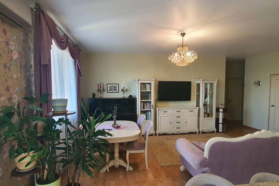 Продаётся 4-комнатная квартира, 97.2 м²