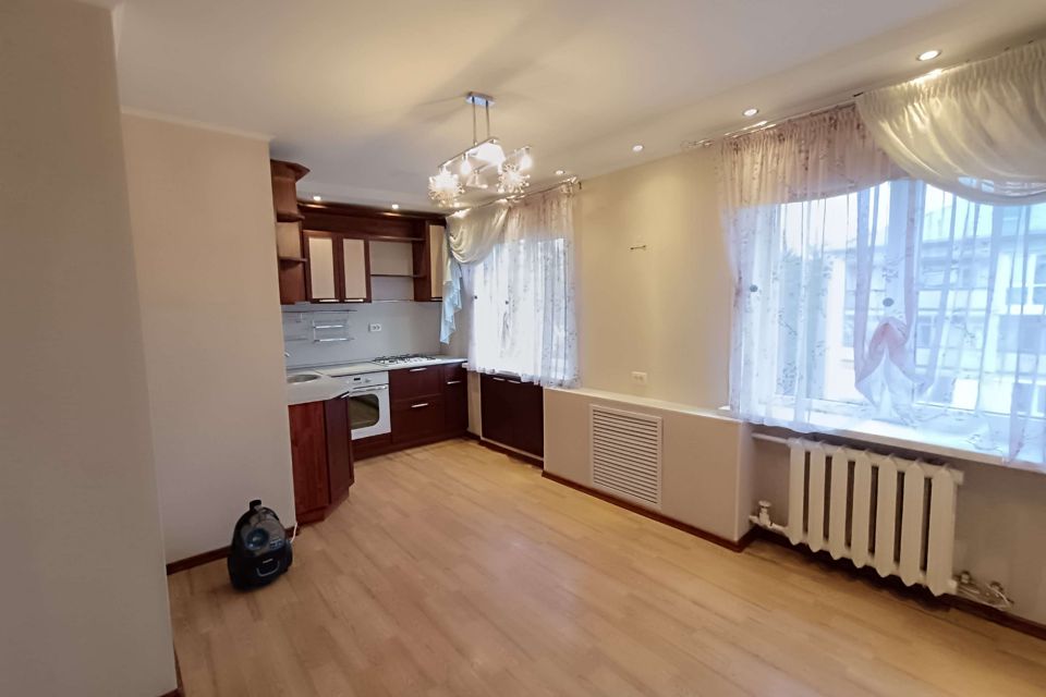 Продаётся 4-комнатная квартира, 62.8 м²