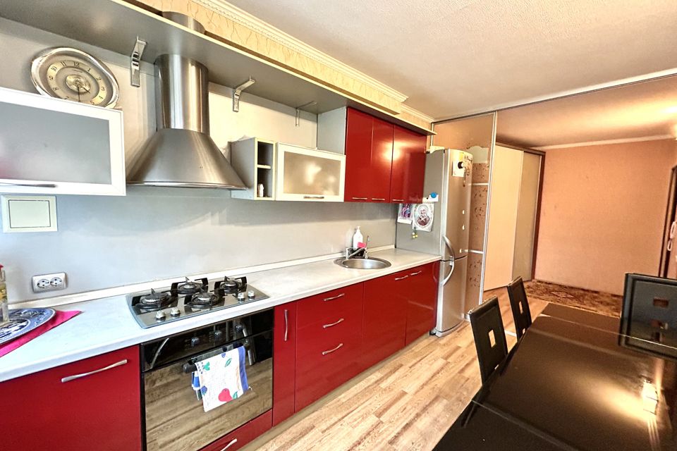 Продаётся 4-комнатная квартира, 71.1 м²